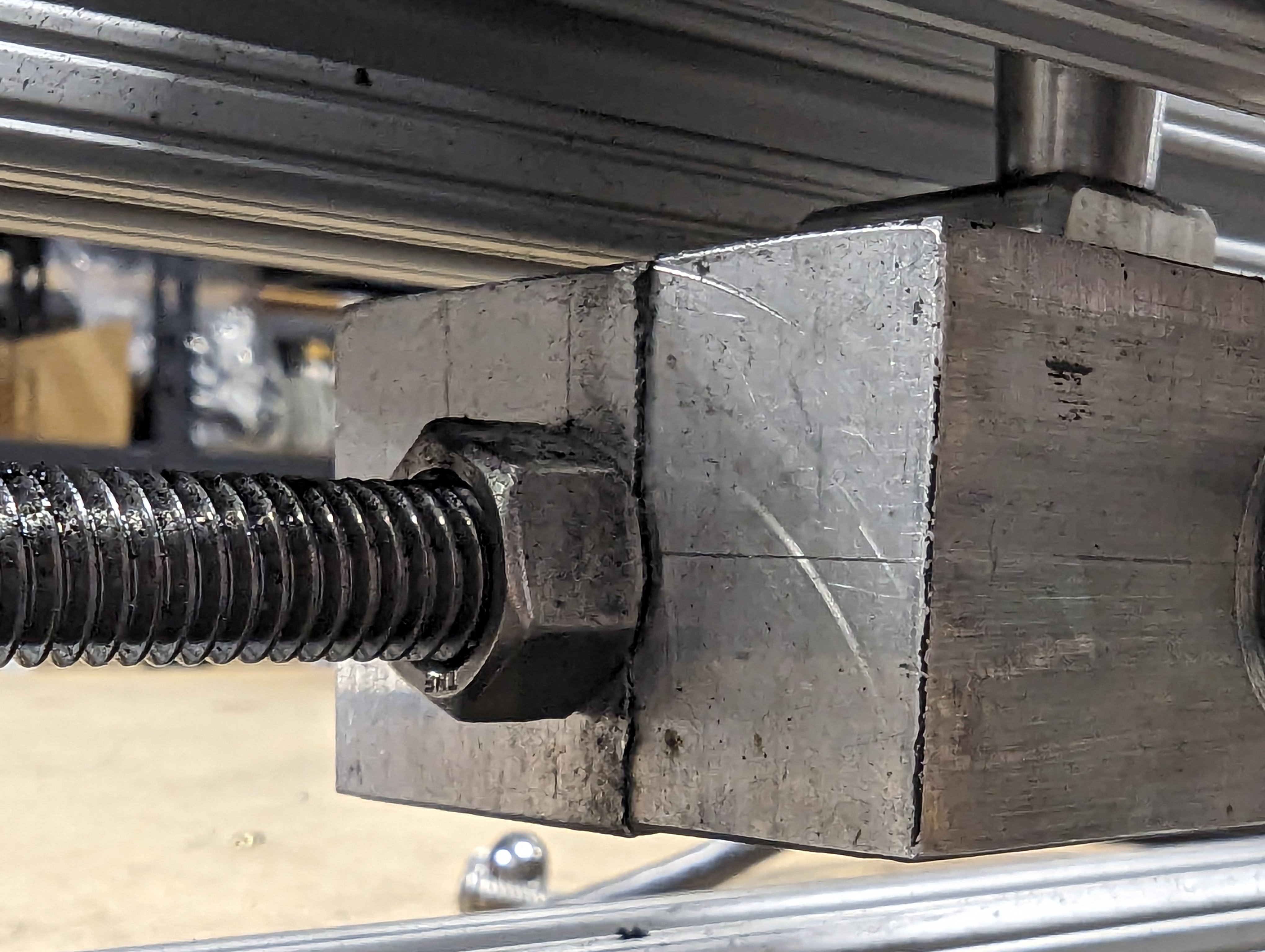 a crack appeared in the lower linkage bracket