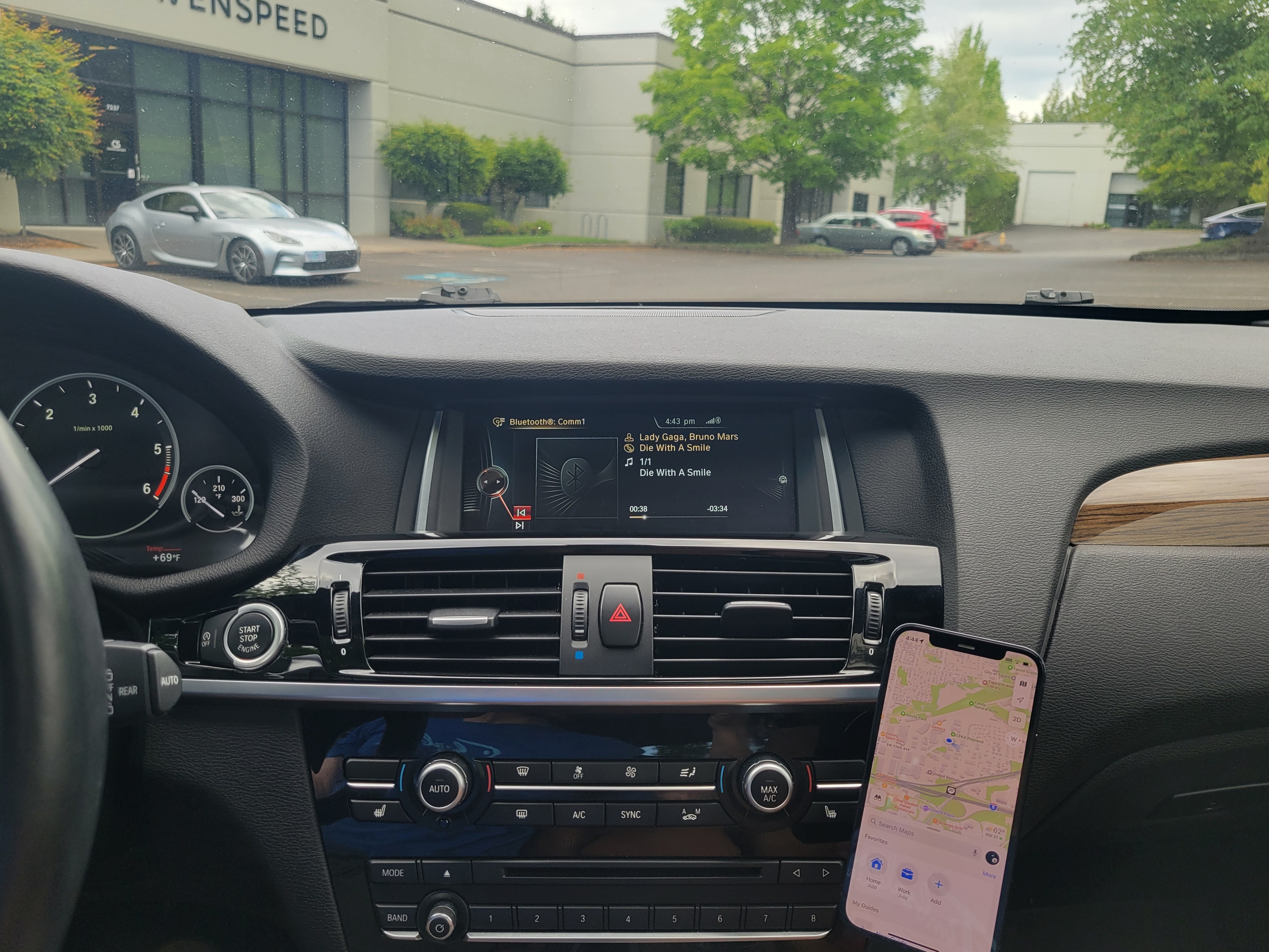 The Gemini Phone mount installed in a X3